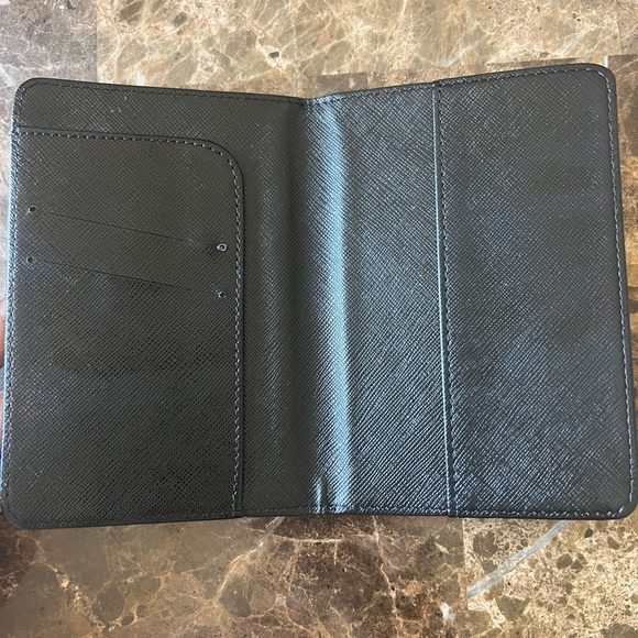 Kingdom of Wakanda passport holder - Picture 2 of 2